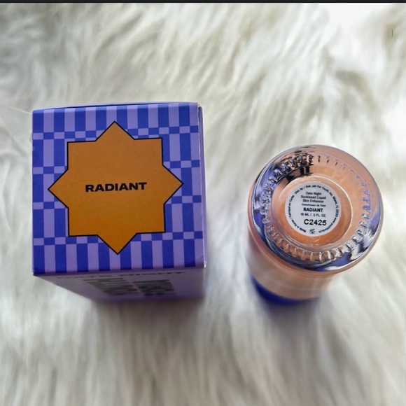 (2) Youthforia in RADIANT Sun-kissed Skin Enhancer Liquid highlighter - Picture 4 of 4